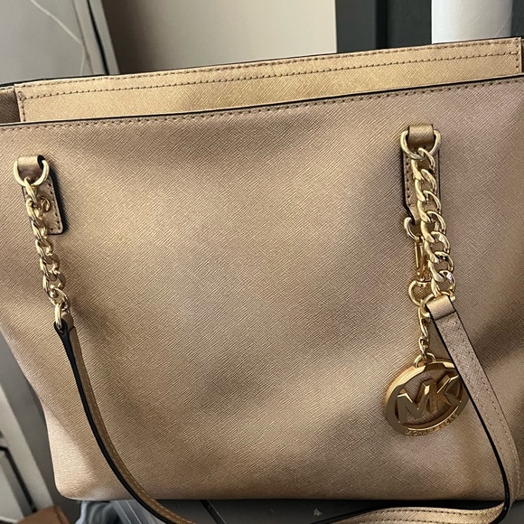 🚫 SOLD 🚫 Michael Kors Gold Purse - Picture 5 of 6